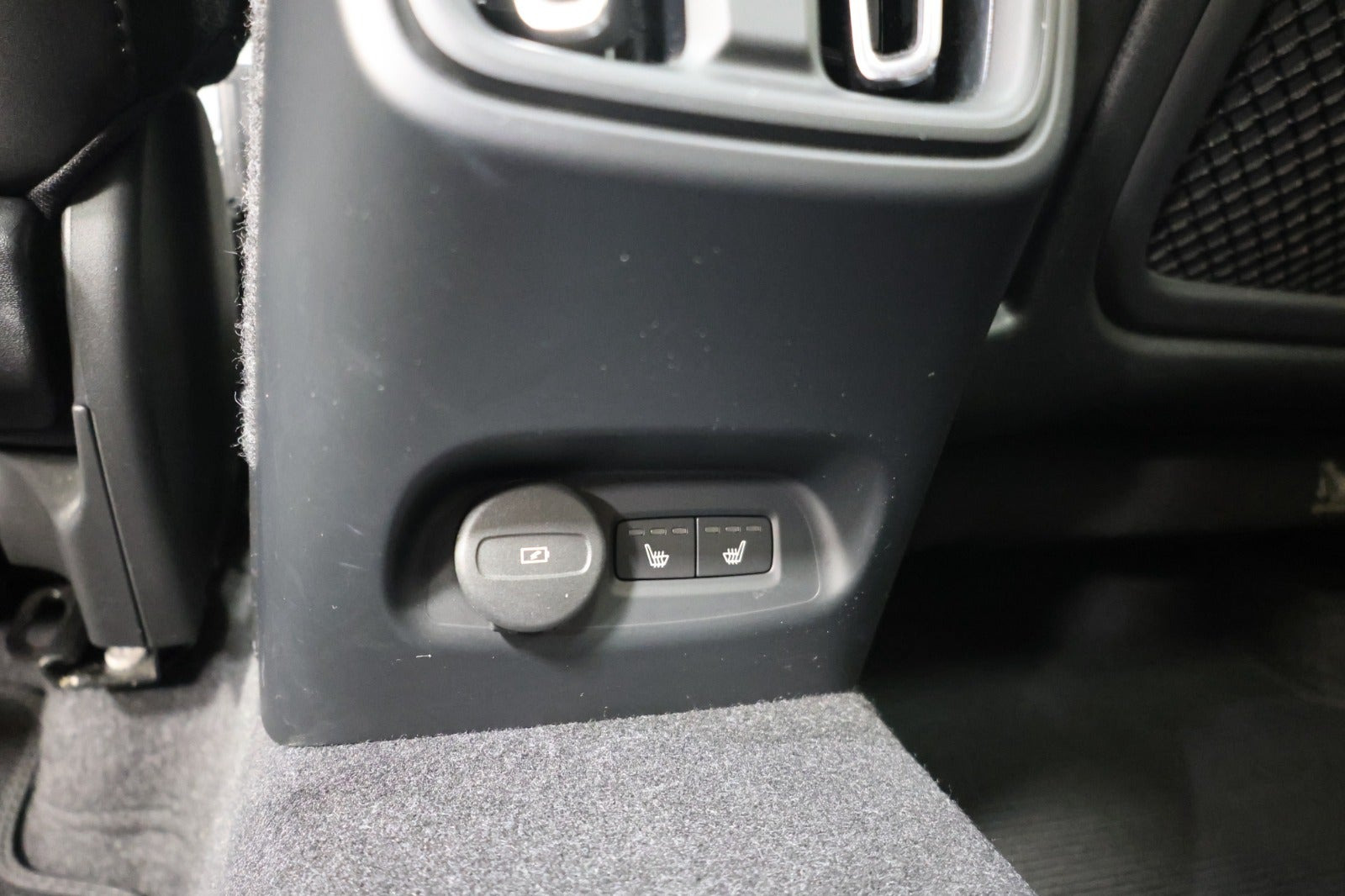 Grå Volvo C40 fra 2022