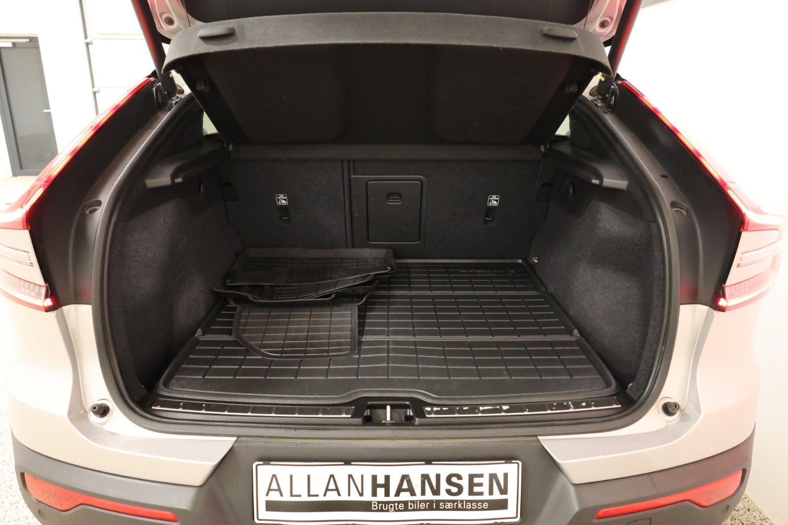 Grå Volvo C40 fra 2022
