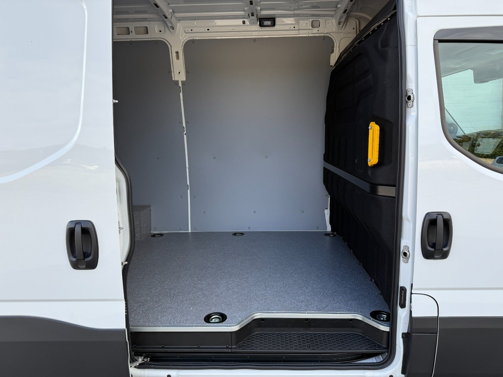 Hvid Iveco Daily fra 2026