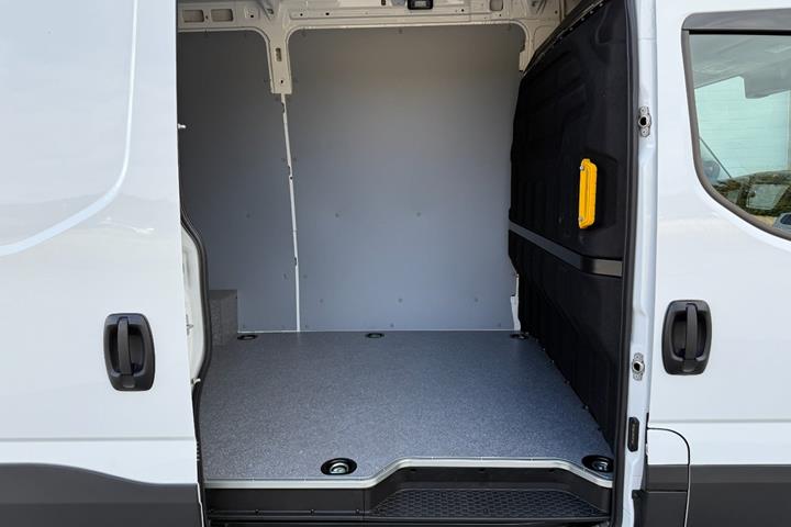 Hvid Iveco Daily fra 2026