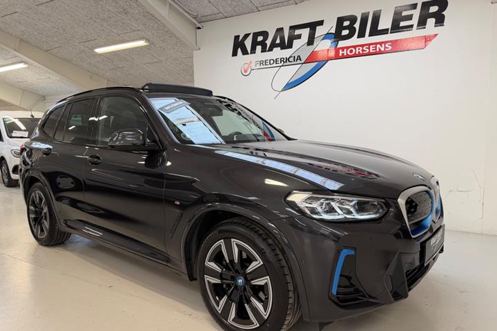 Grå BMW iX3 fra 2023