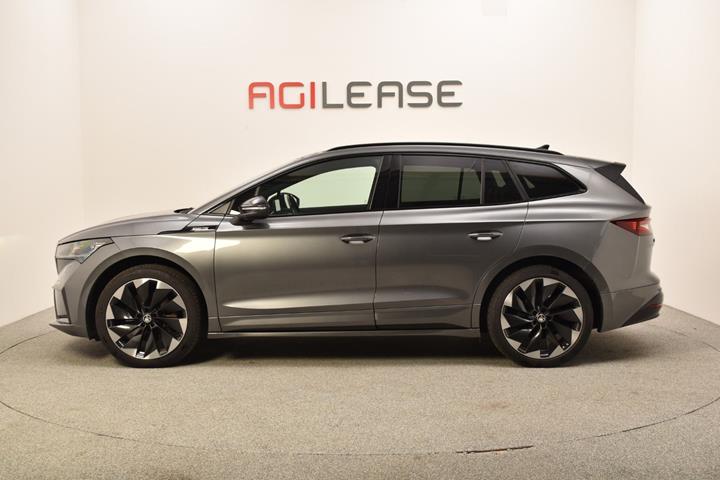 Grå Skoda Enyaq fra 2023
