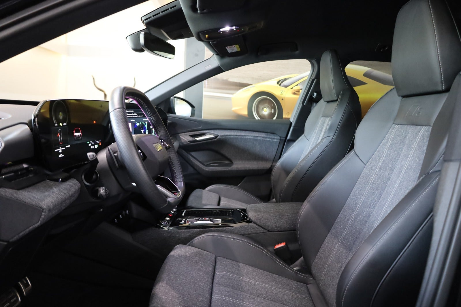 Sort Audi Q6 e-tron fra 2025