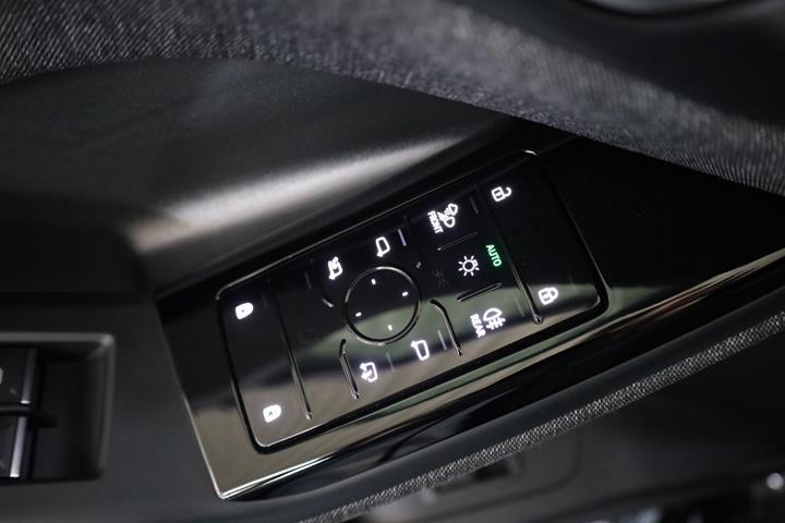 Sort Audi Q6 e-tron fra 2025