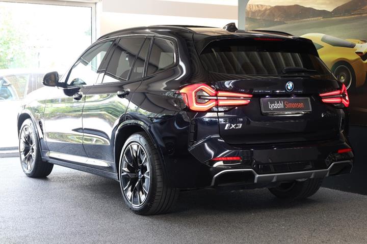 Sort BMW iX3 fra 2022