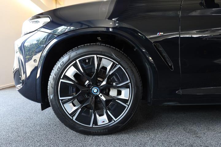Sort BMW iX3 fra 2022