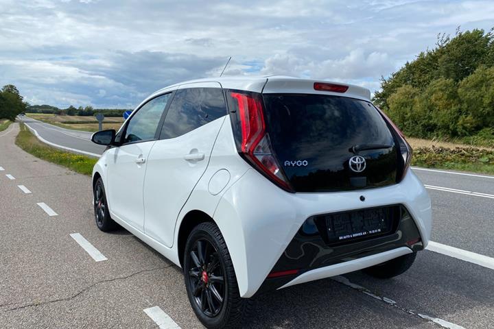 Hvid Toyota Aygo fra 2020