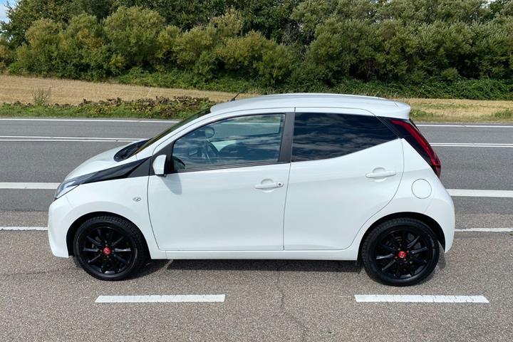 Hvid Toyota Aygo fra 2020
