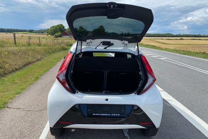 Hvid Toyota Aygo fra 2020