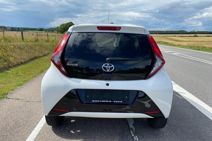 Hvid Toyota Aygo fra 2020