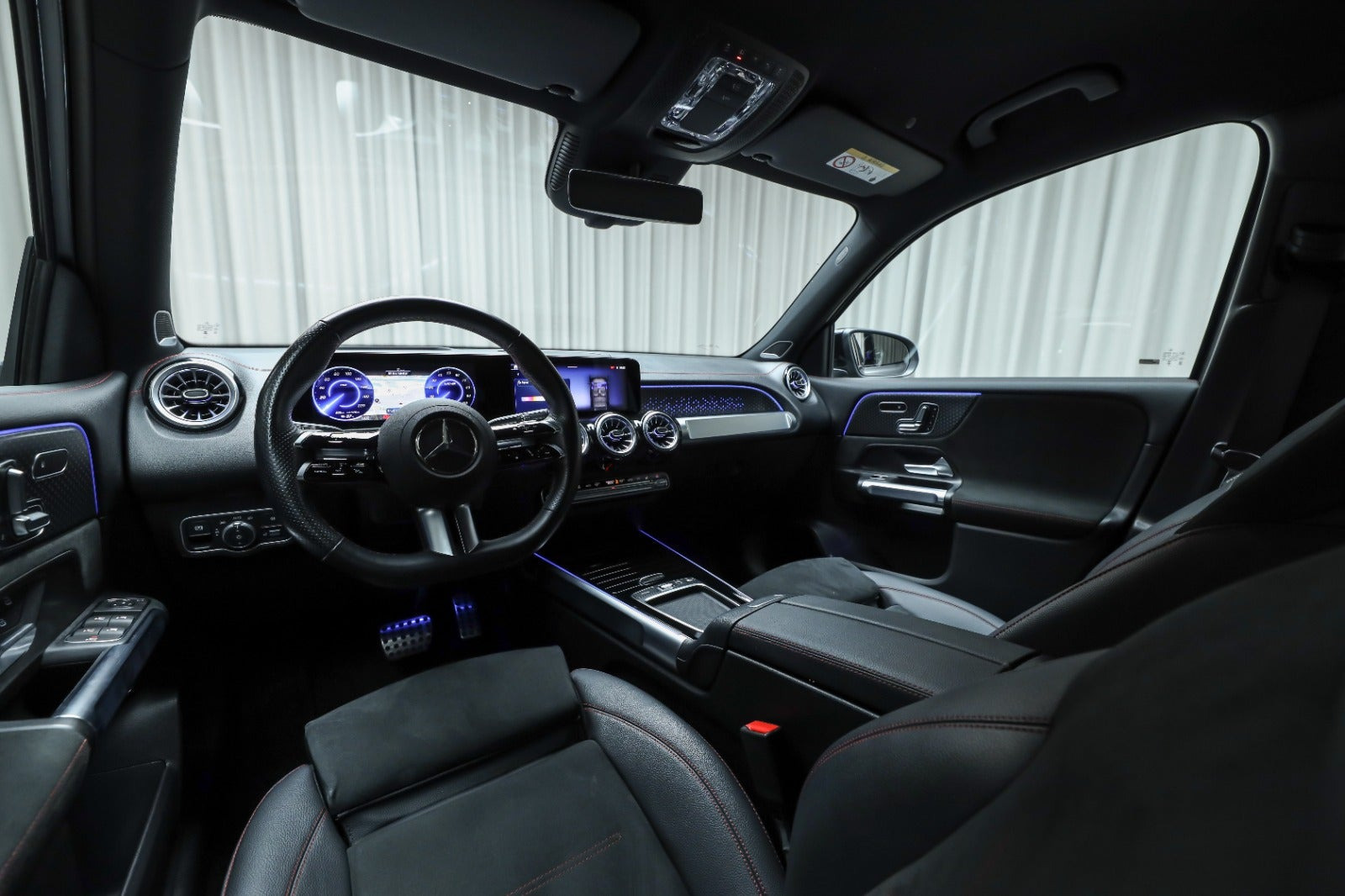 Grå Mercedes EQB250+ fra 2026