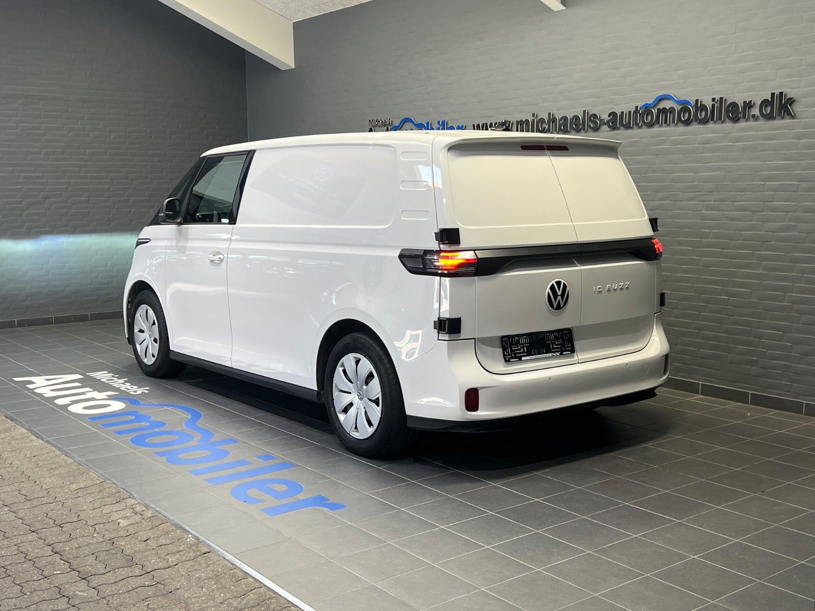 Hvid VW ID.Buzz fra 2023