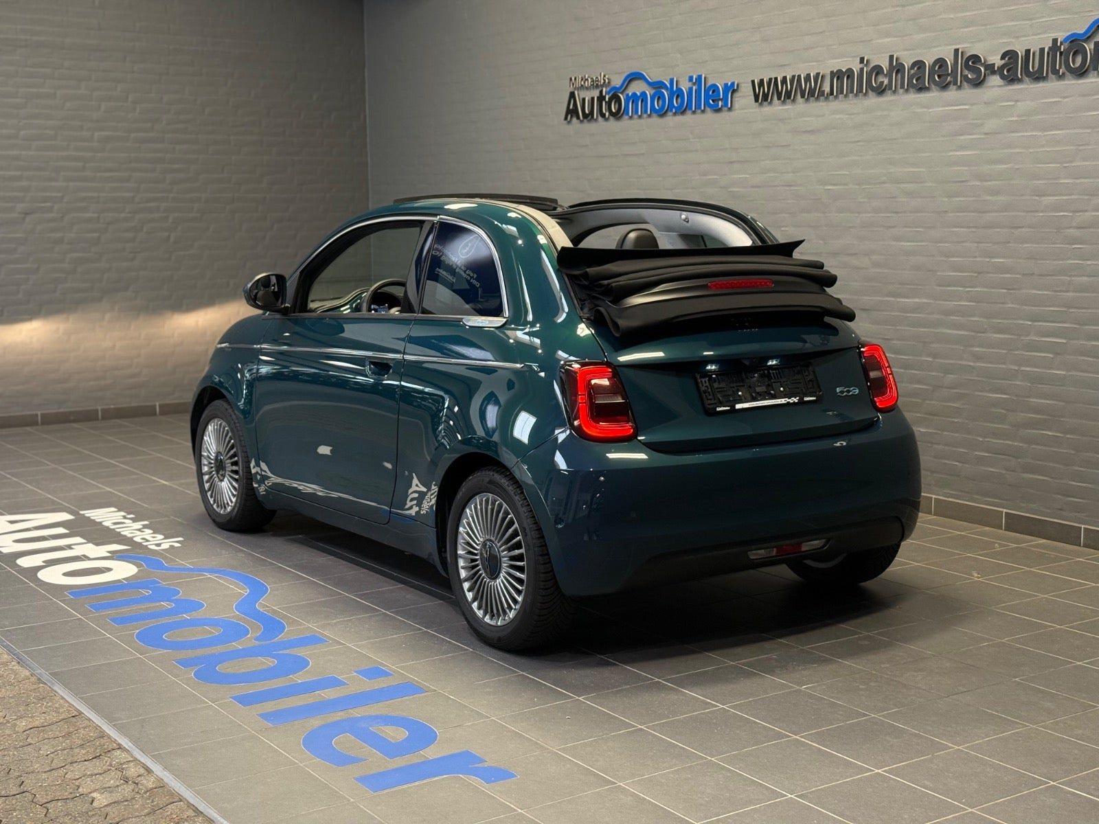 Grøn Fiat 500e fra 2023