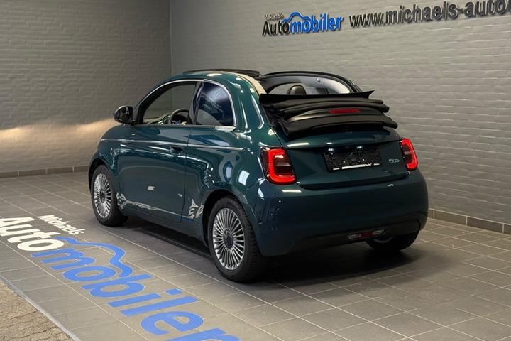 Grøn Fiat 500e fra 2023