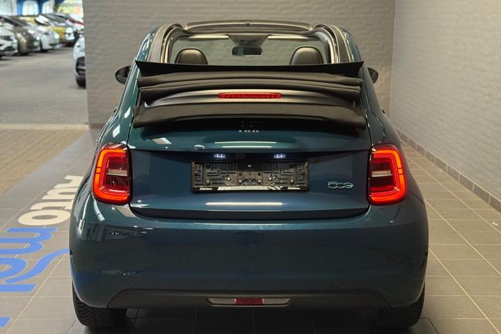 Grøn Fiat 500e fra 2023