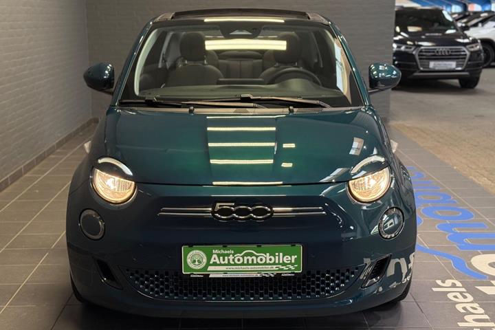 Grøn Fiat 500e fra 2023