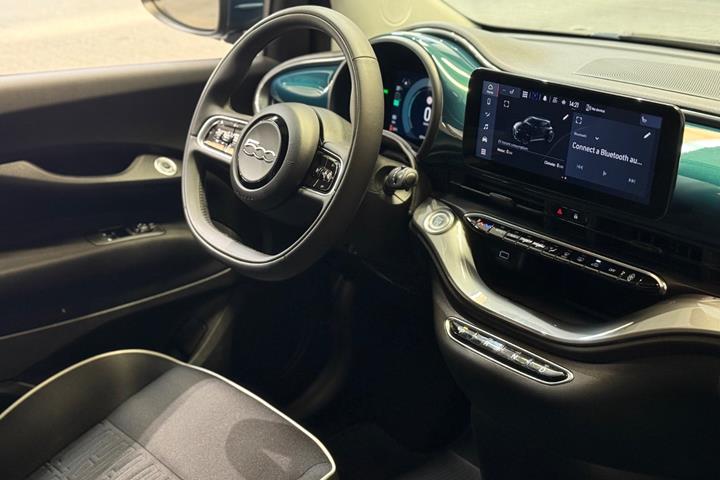 Grøn Fiat 500e fra 2023