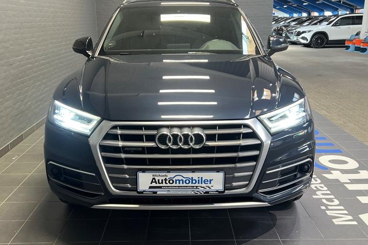 Blå Audi Q5 fra 2018