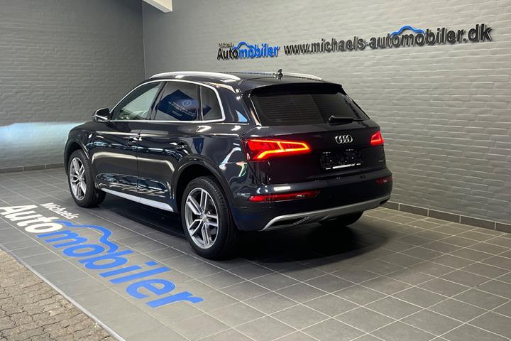 Blå Audi Q5 fra 2018