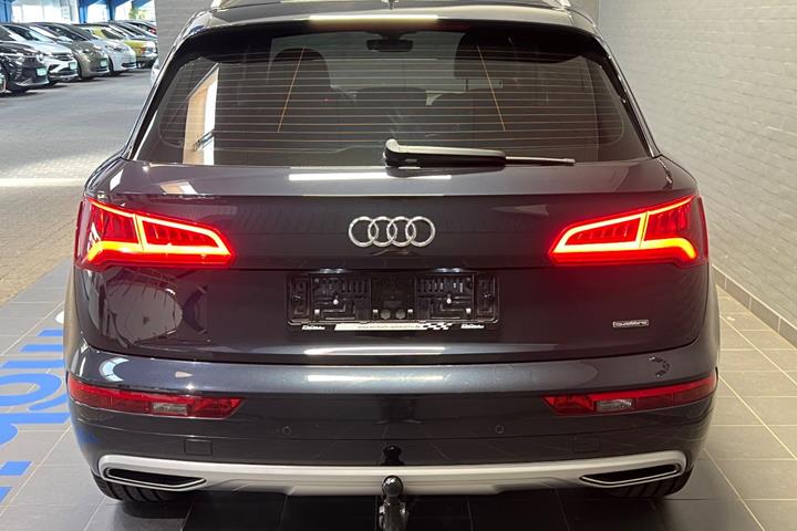 Blå Audi Q5 fra 2018