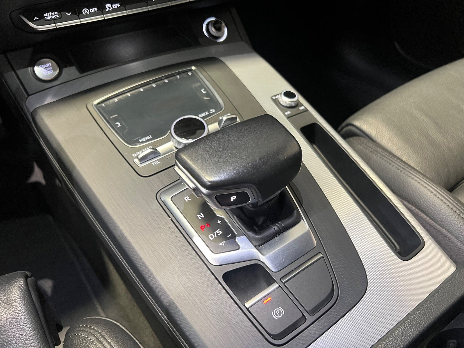 Blå Audi Q5 fra 2018