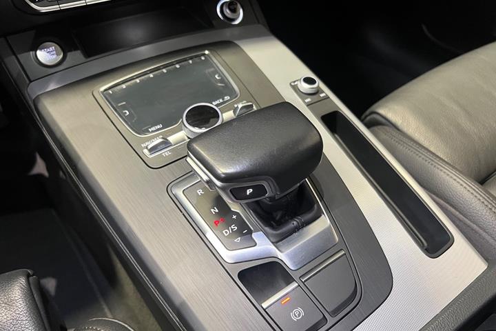 Blå Audi Q5 fra 2018