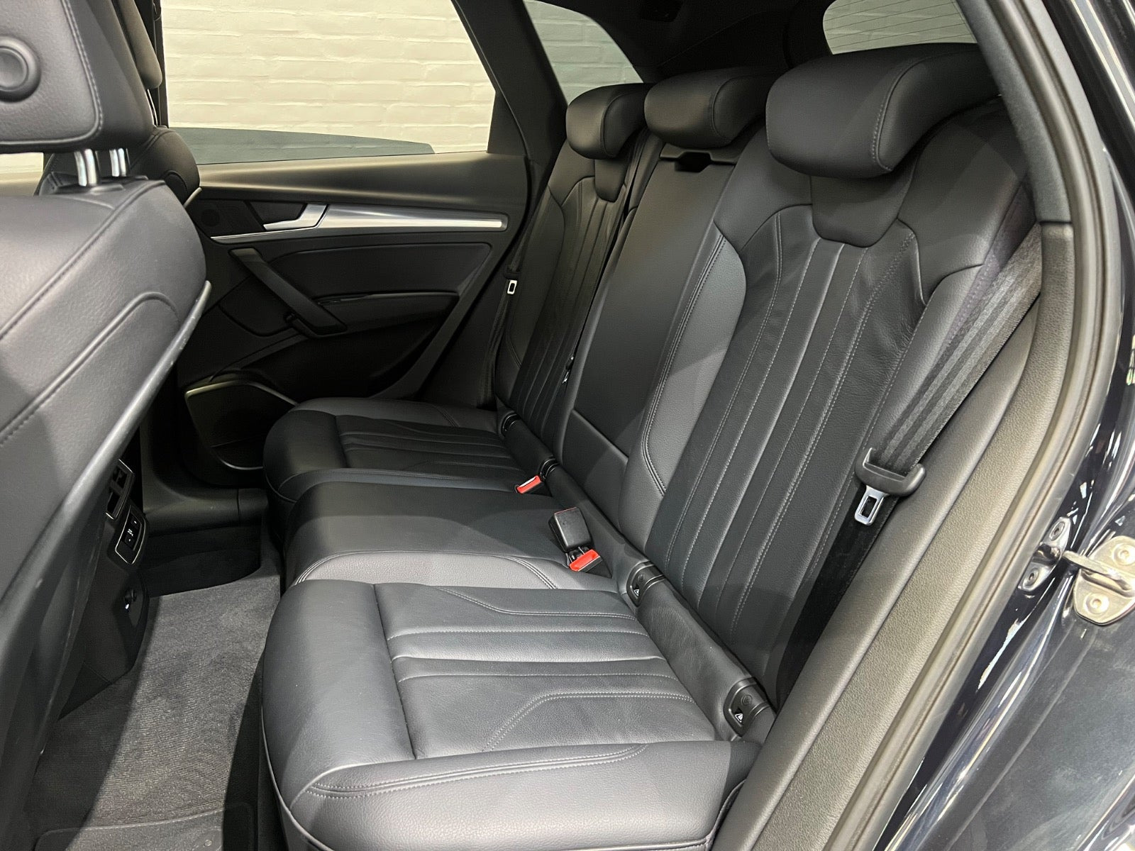 Blå Audi Q5 fra 2018