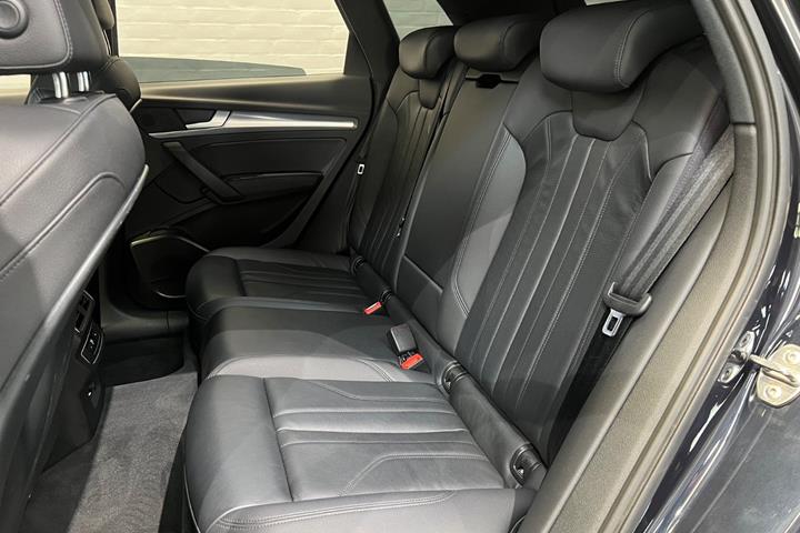 Blå Audi Q5 fra 2018