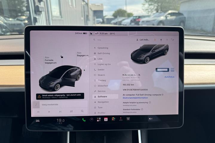 Grå Tesla Model 3 fra 2019