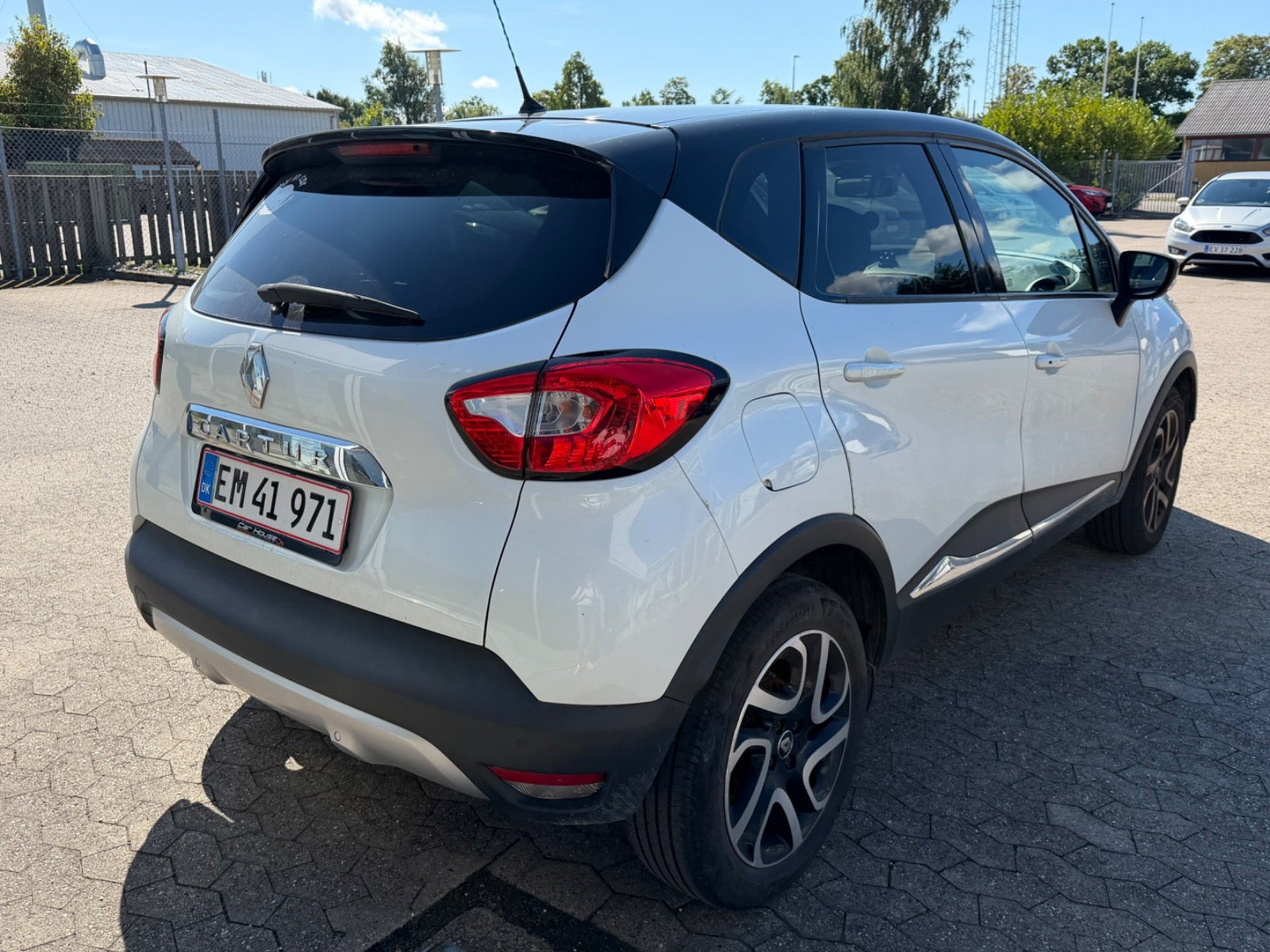 Hvid Renault Captur fra 2017
