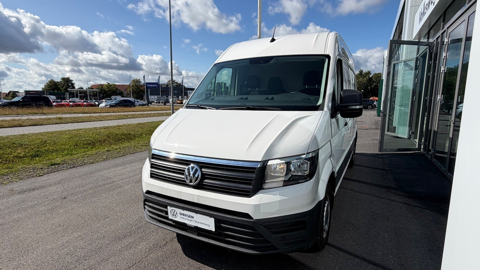 Gul VW Crafter 35 fra 2022
