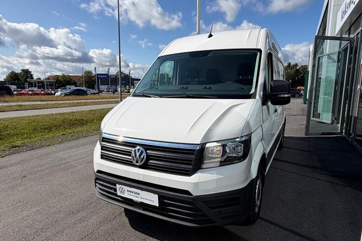 Gul VW Crafter 35 fra 2022