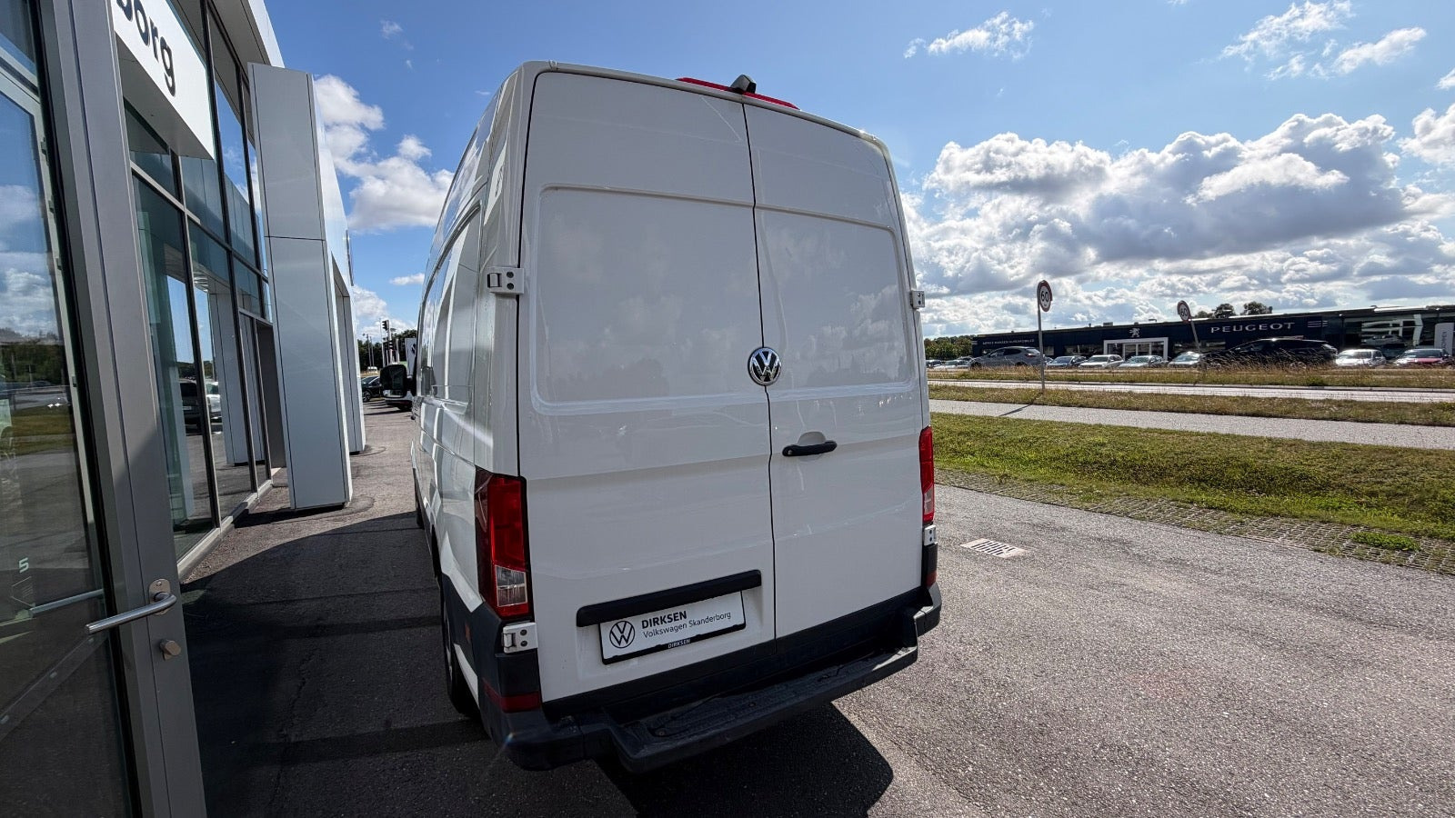 Gul VW Crafter 35 fra 2022
