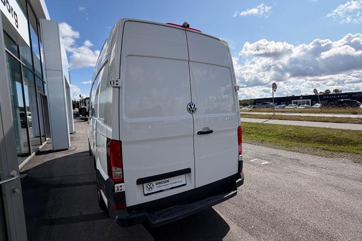 Gul VW Crafter 35 fra 2022