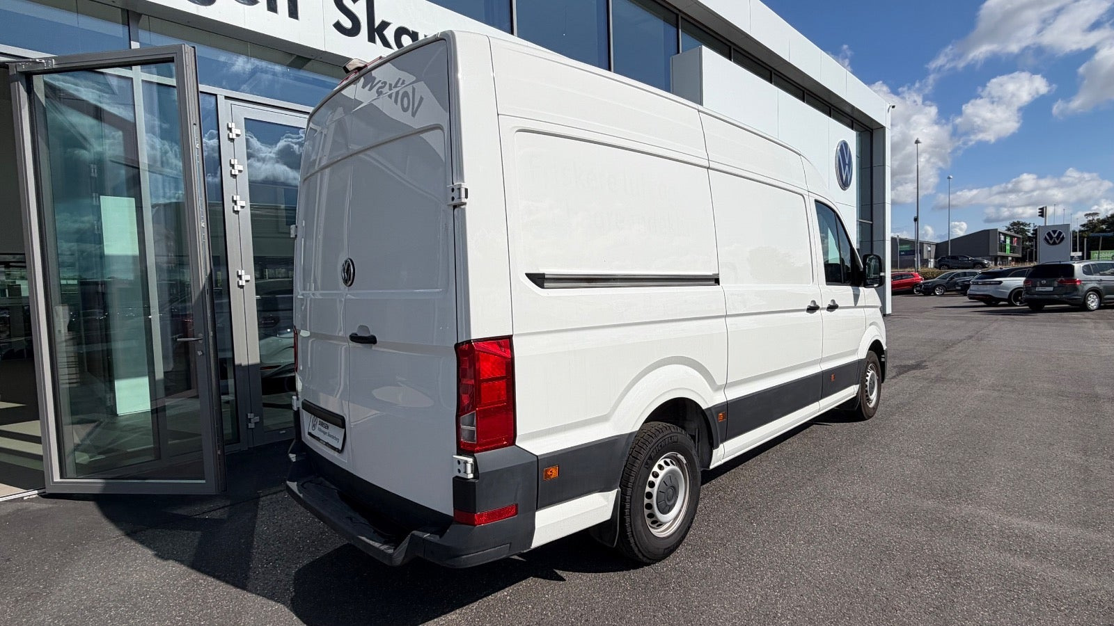 Gul VW Crafter 35 fra 2022