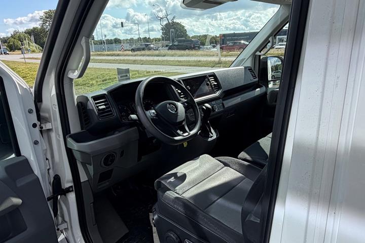 Gul VW Crafter 35 fra 2022