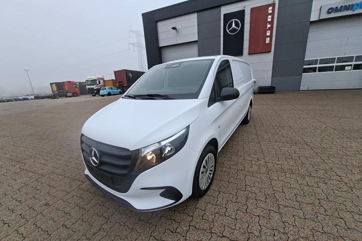 Hvid Mercedes Vito 114 fra 2024