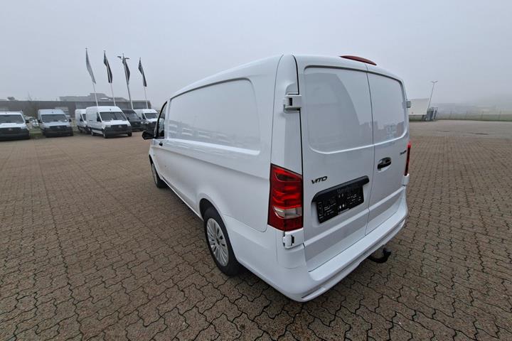Hvid Mercedes Vito 114 fra 2024