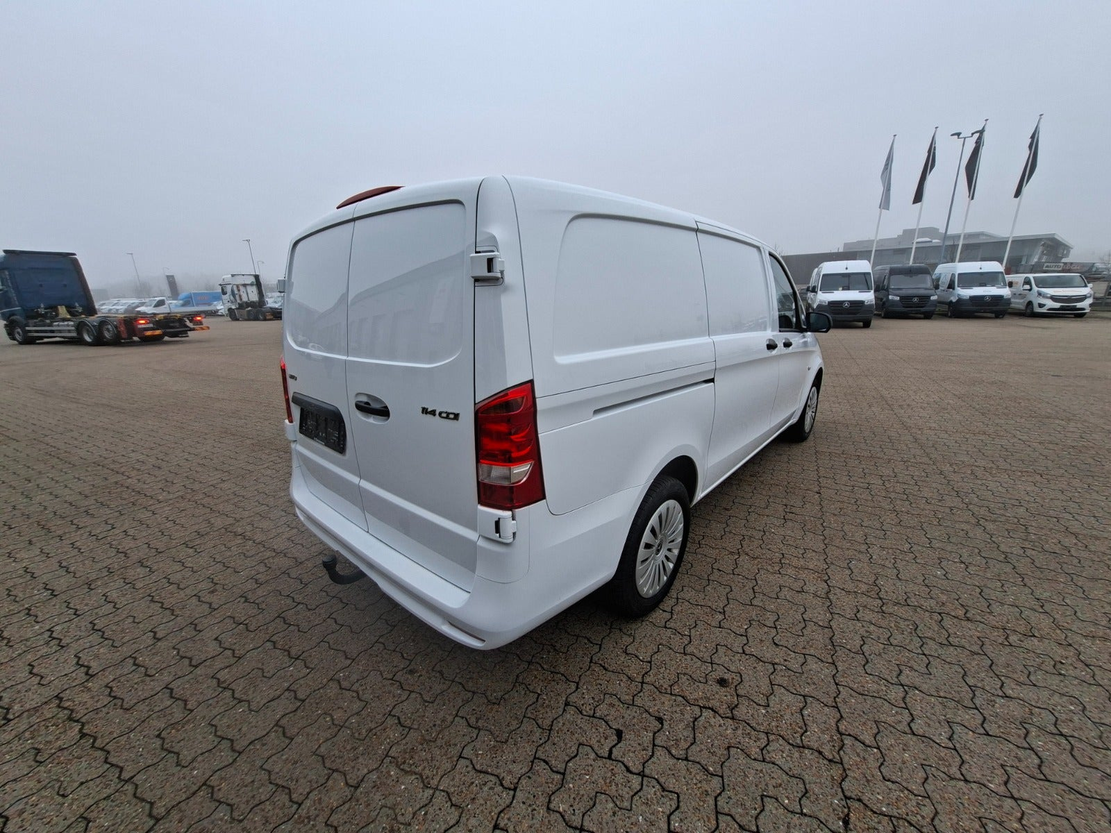 Hvid Mercedes Vito 114 fra 2024