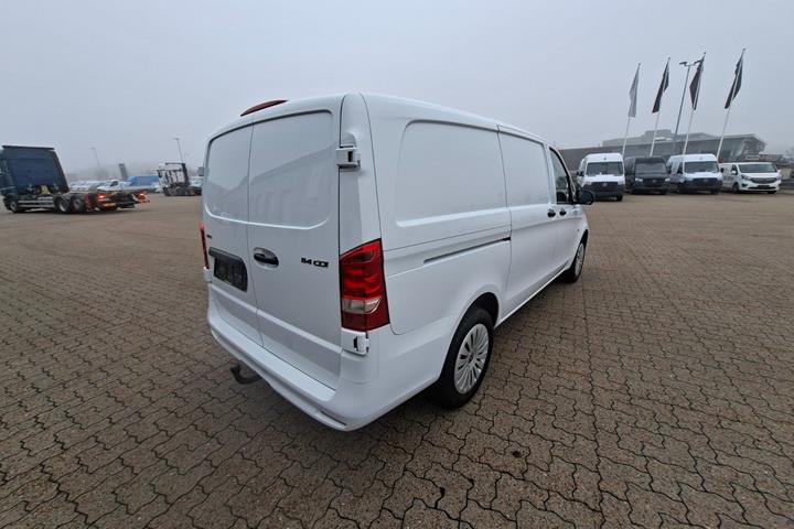 Hvid Mercedes Vito 114 fra 2024
