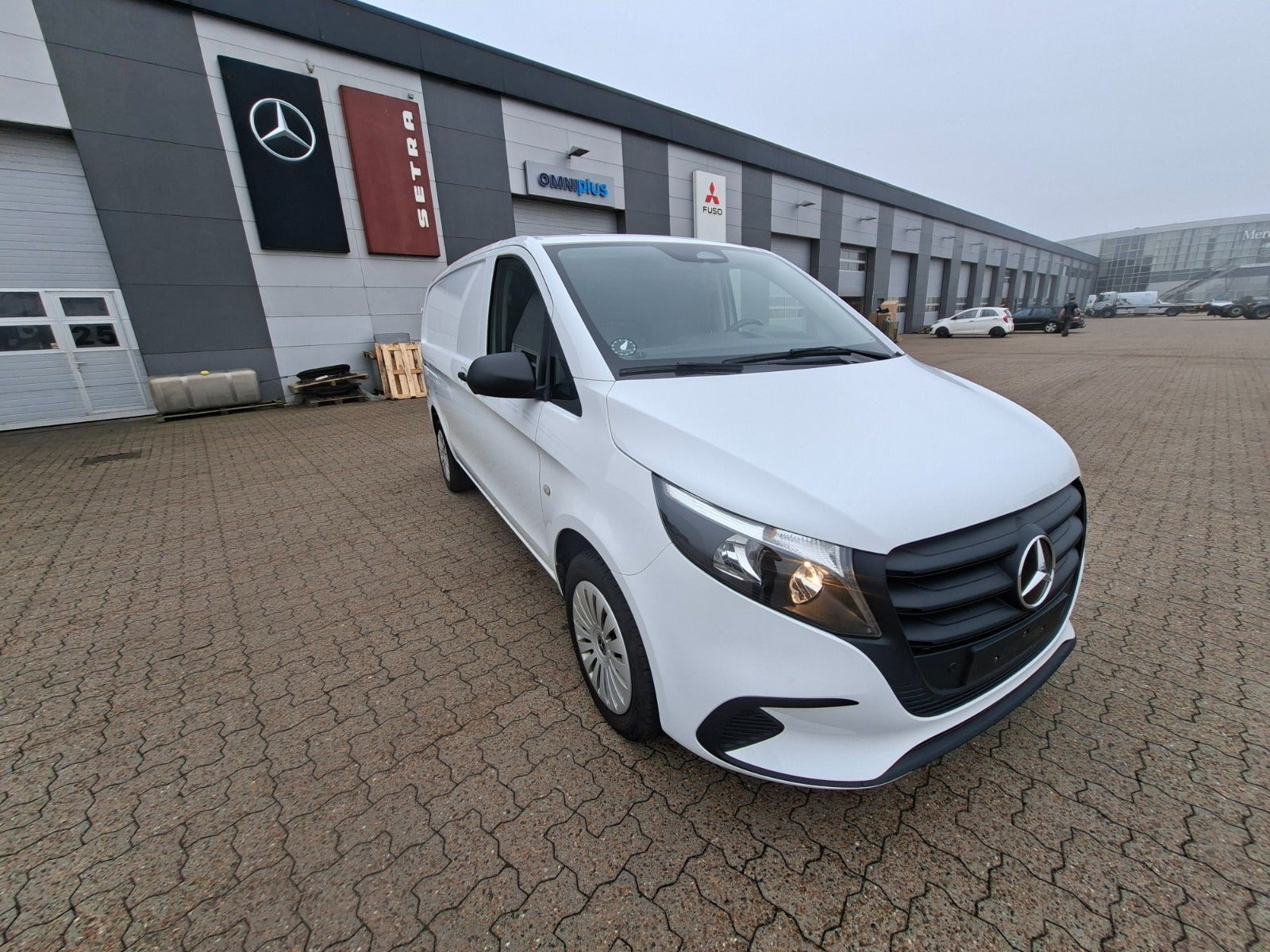 Hvid Mercedes Vito 114 fra 2024