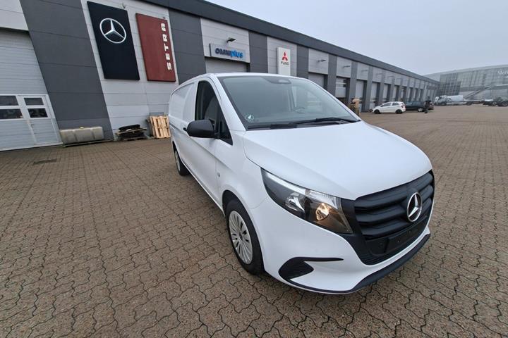Hvid Mercedes Vito 114 fra 2024