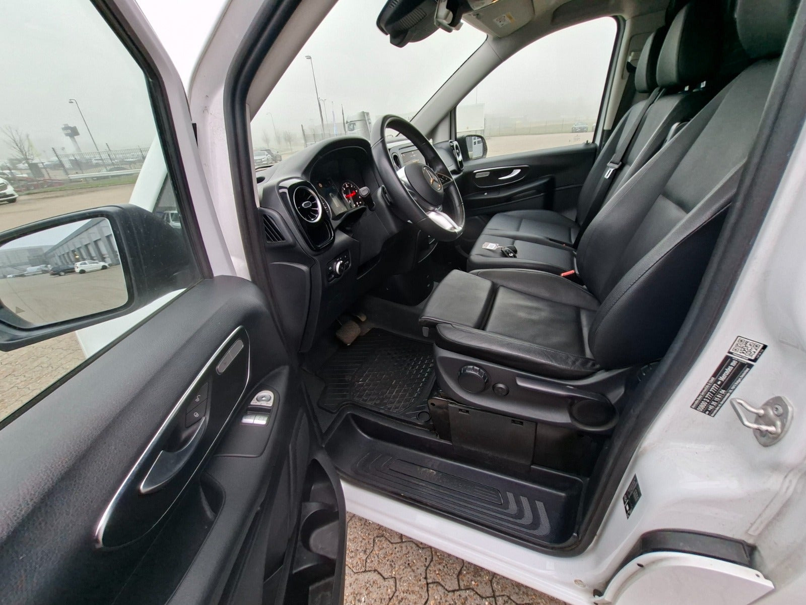 Hvid Mercedes Vito 114 fra 2024