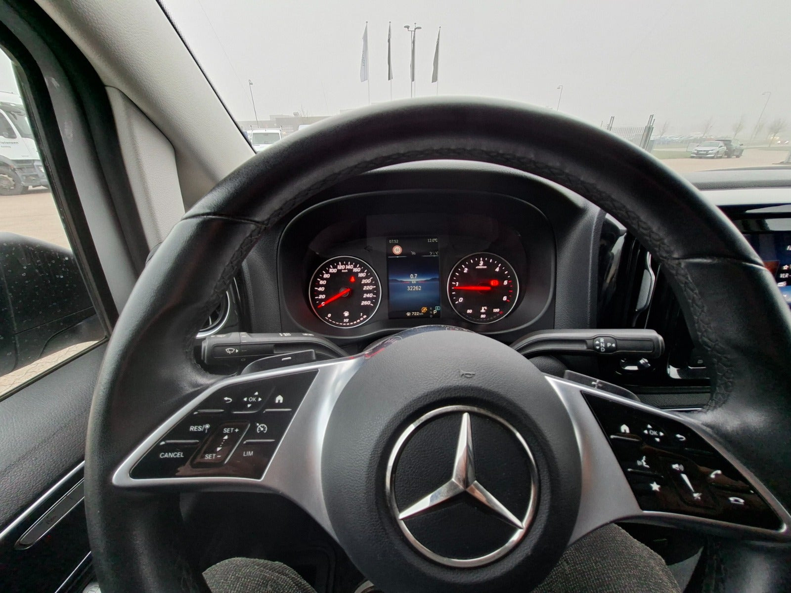 Hvid Mercedes Vito 114 fra 2024