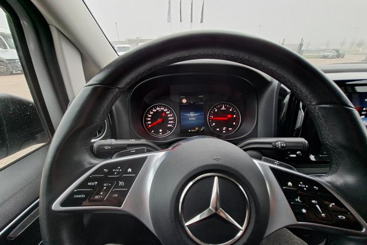 Hvid Mercedes Vito 114 fra 2024