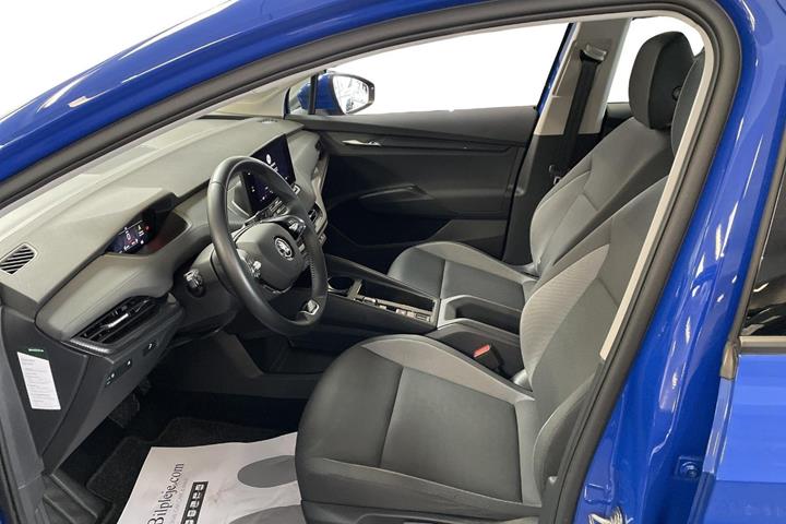 Blå Skoda Enyaq fra 2022