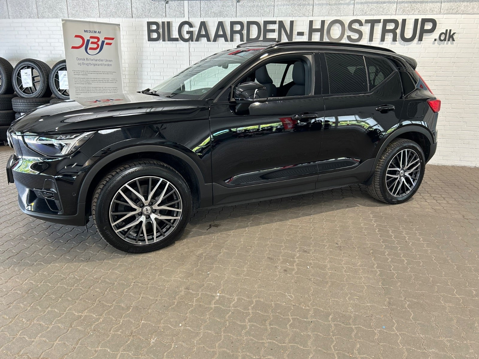 Sort Volvo XC40 fra 2023