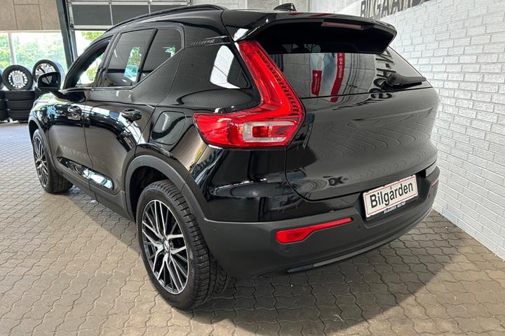 Sort Volvo XC40 fra 2023