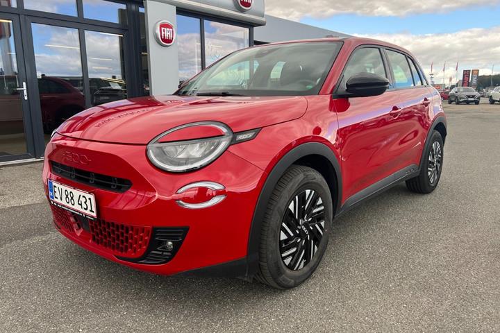 Rød Fiat 600e fra 2024