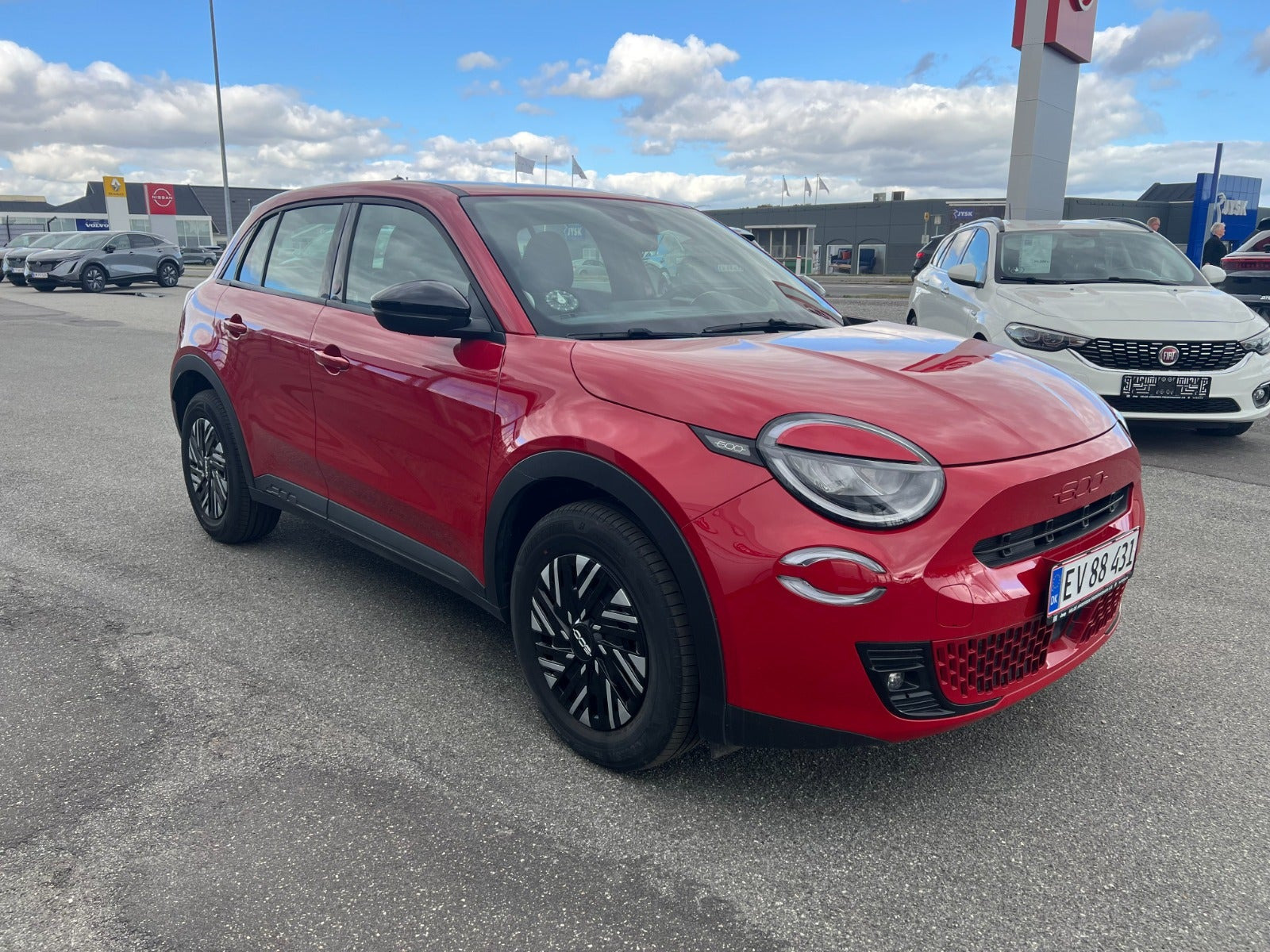 Rød Fiat 600e fra 2024
